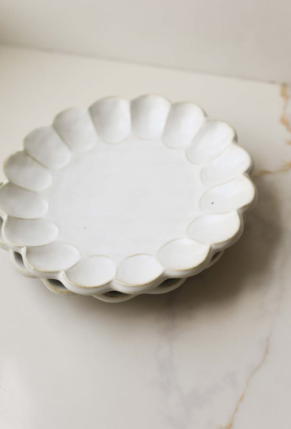Dinner Plate with Scalloped Rim