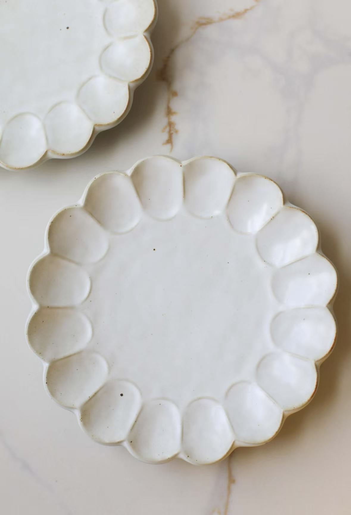Dinner Plate with Scalloped Rim