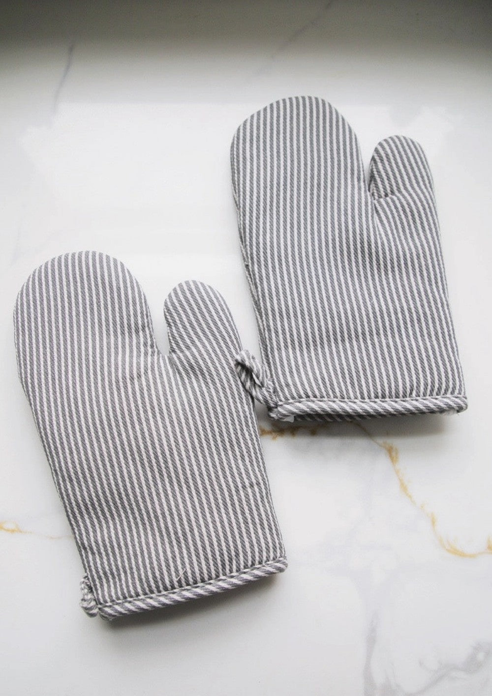 Simple Stripe Oven Mitt