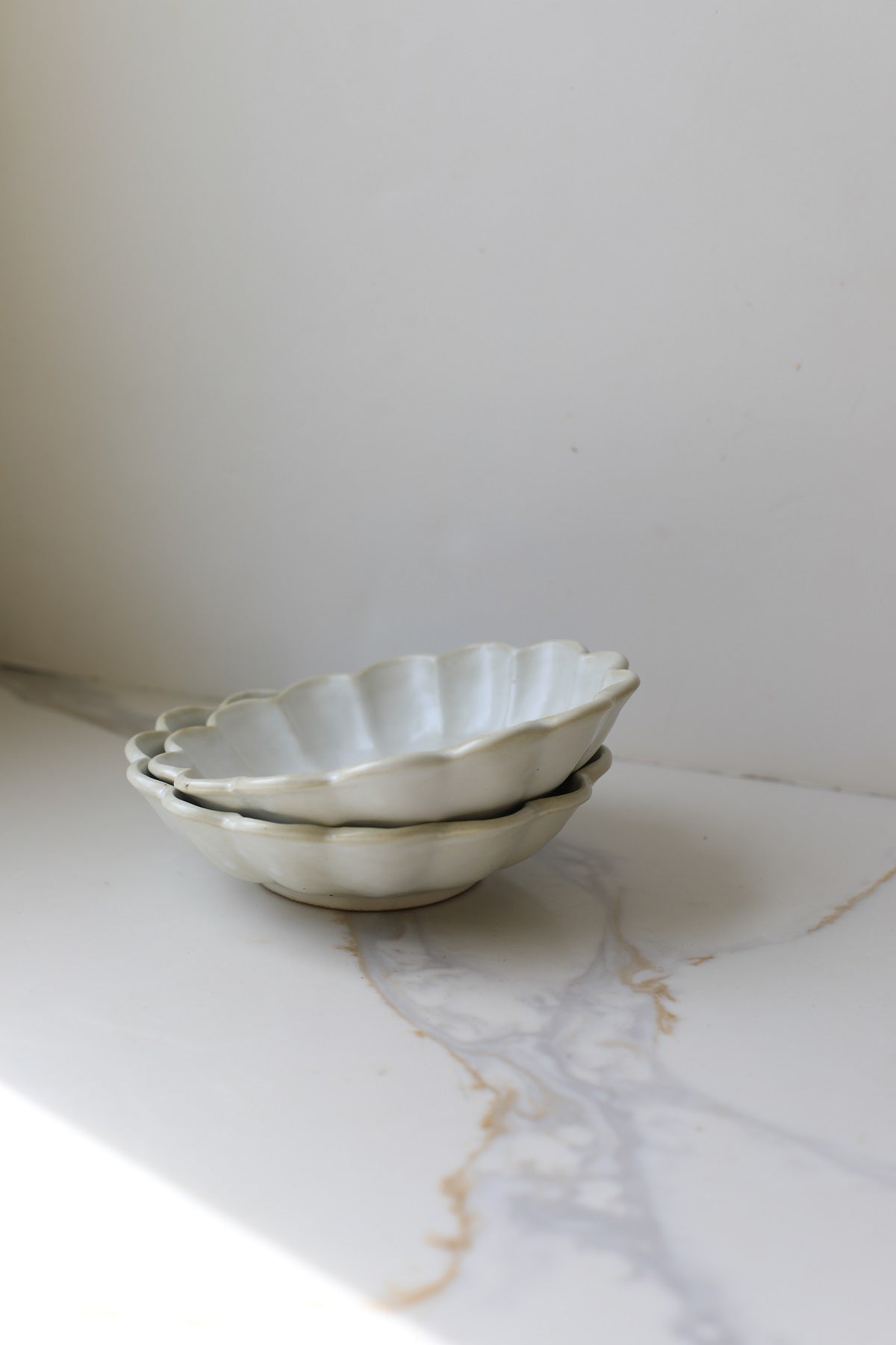 Dinner Plate with Scalloped Rim