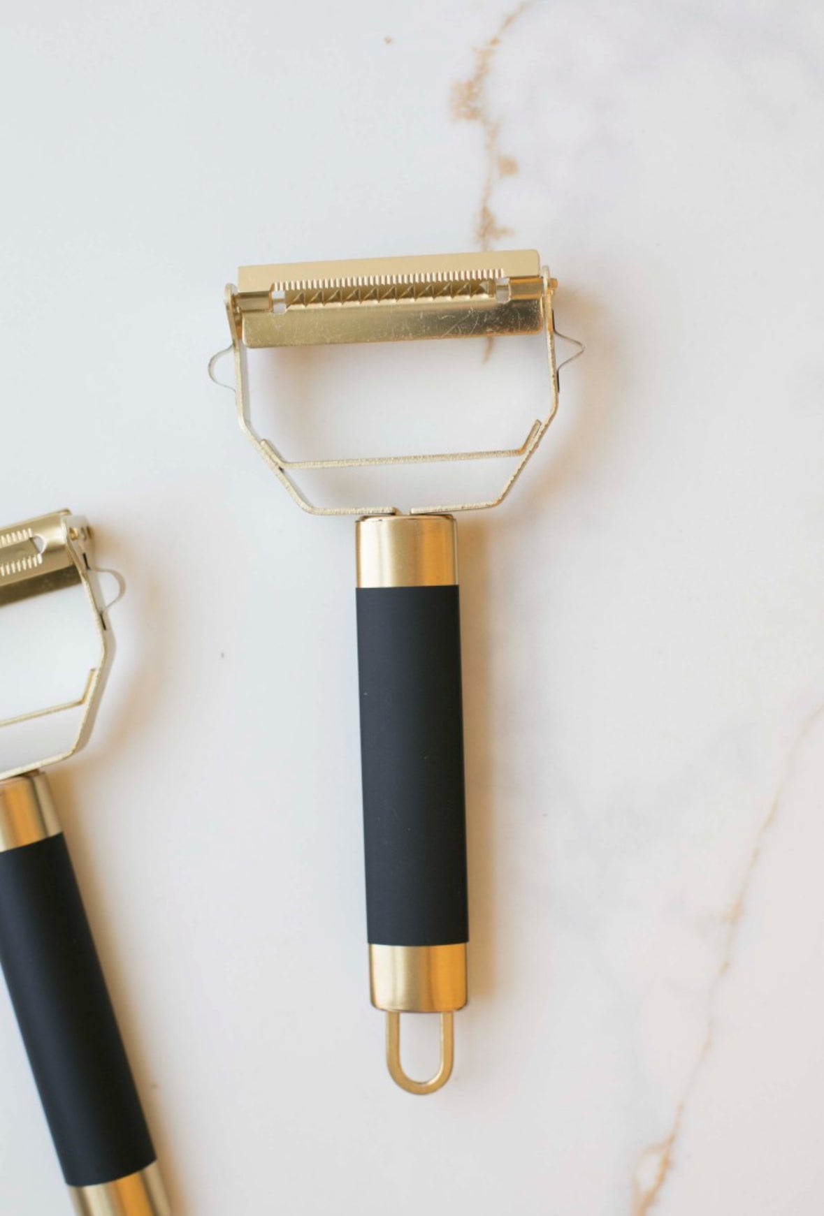 Atelier Black and Gold Peeler